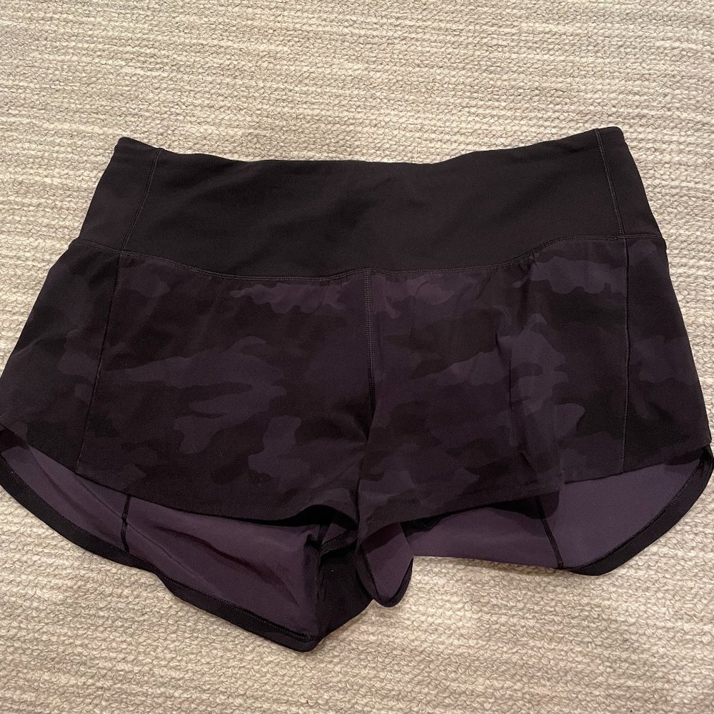 Lulu Lemon Speed Up Mid-Rise Lined Short 4" in Black Camouflage (Size 10)